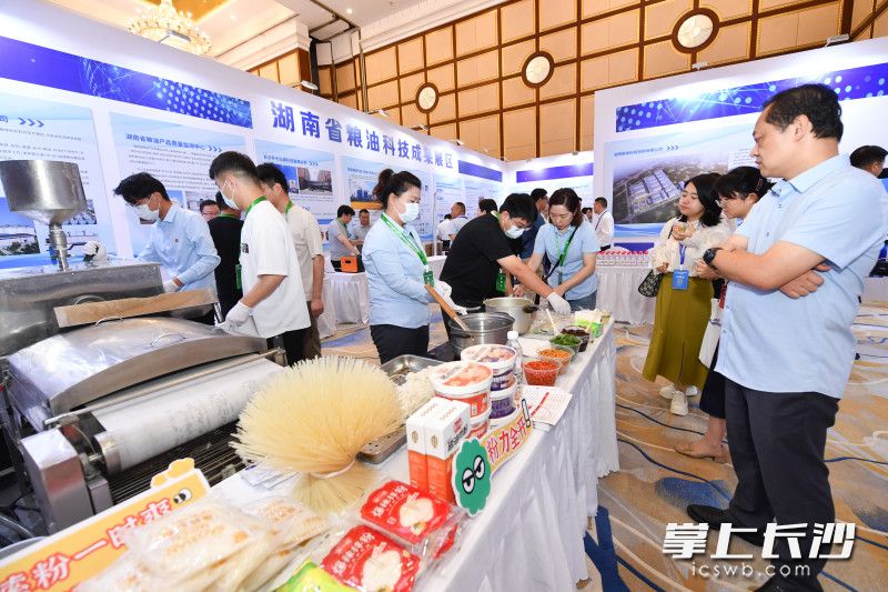 湖南米粉引得食客流连。 湖南米粉引得食客流连。