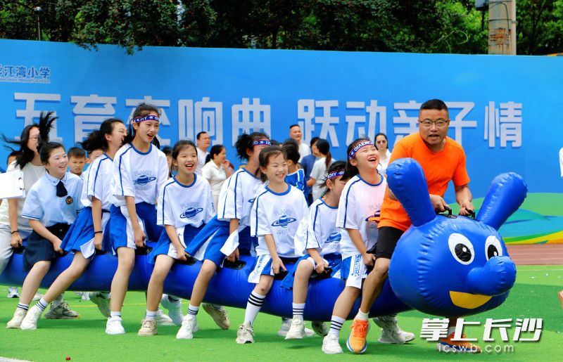 “端午”邂逅“六一”，他们这样玩。均为长沙晚报通讯员 尹慧琪 摄