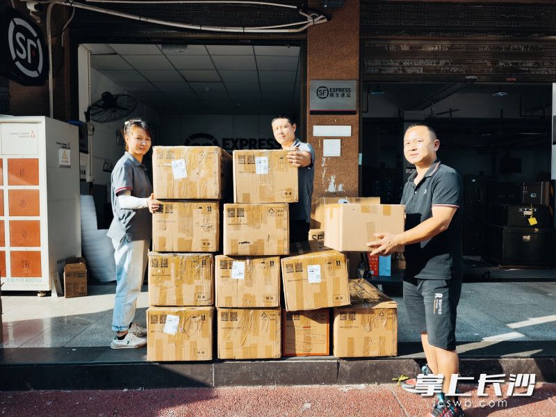 为应对“史上最长618”，湖南顺丰多维布局保障物流高峰畅通无阻。 均为长沙晚报通讯员杨倩供图
