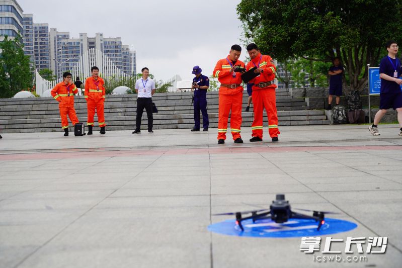 无人机航空巡护比赛现场。均为长沙晚报通讯员 卢培培 摄 无人机航空巡护比赛现场。均为长沙晚报通讯员 卢培培 摄