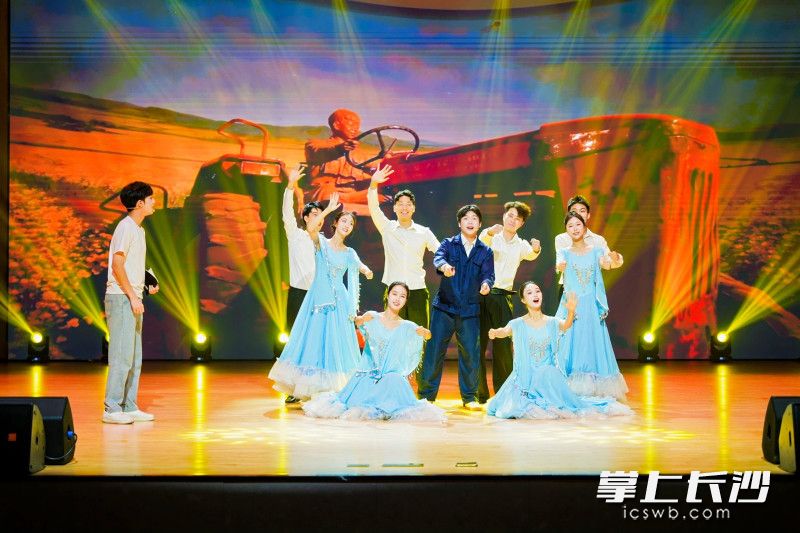 情景表演《少年的你》。