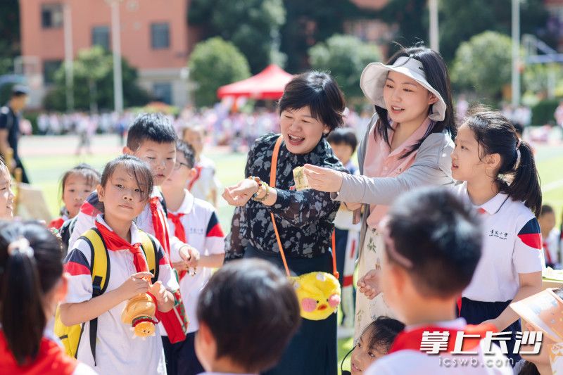 心育嘉年华活动师生们收获快乐。
