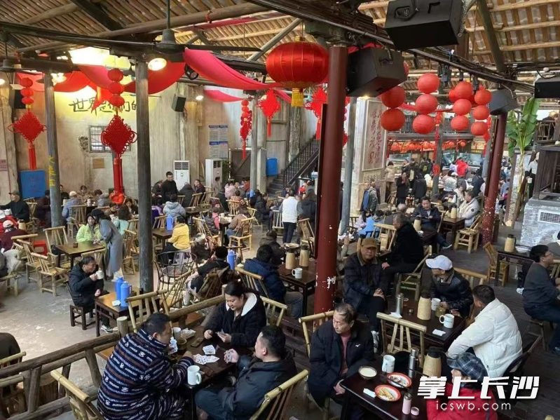 在东茅街茶馆，方志长沙·新声艺术展端午活动盛大开启。 均为资料图片