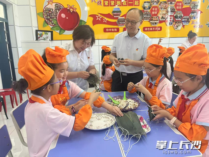 不同形状、风格的粽子在云端碰撞出创意火花。