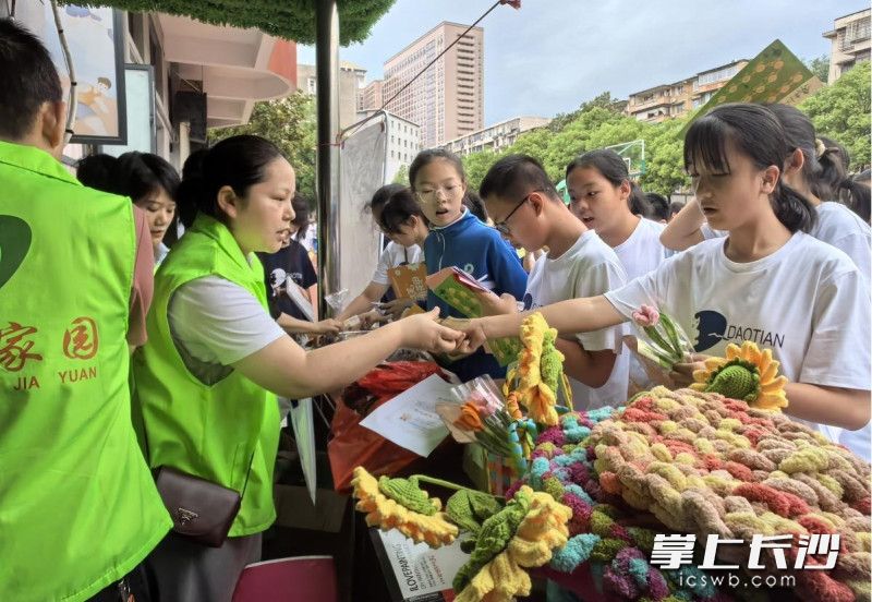 传递关爱。 传递关爱。