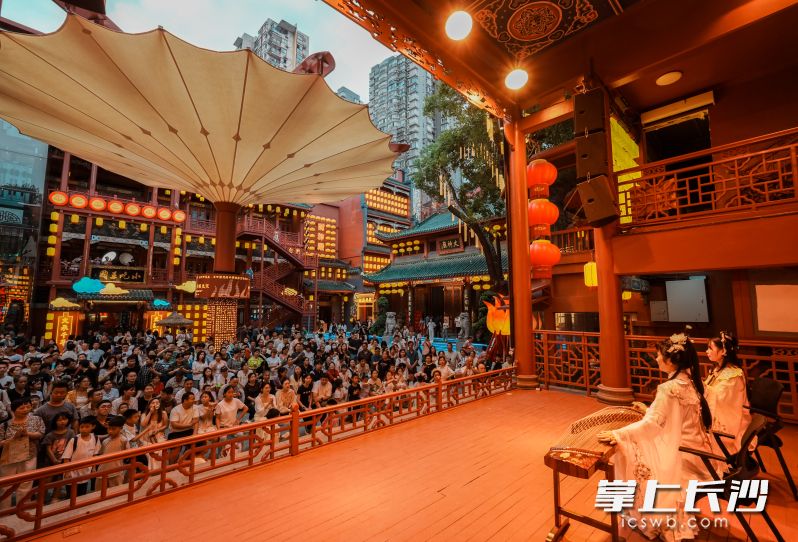 古筝、琵琶、二胡、竹笛新民乐合奏。
