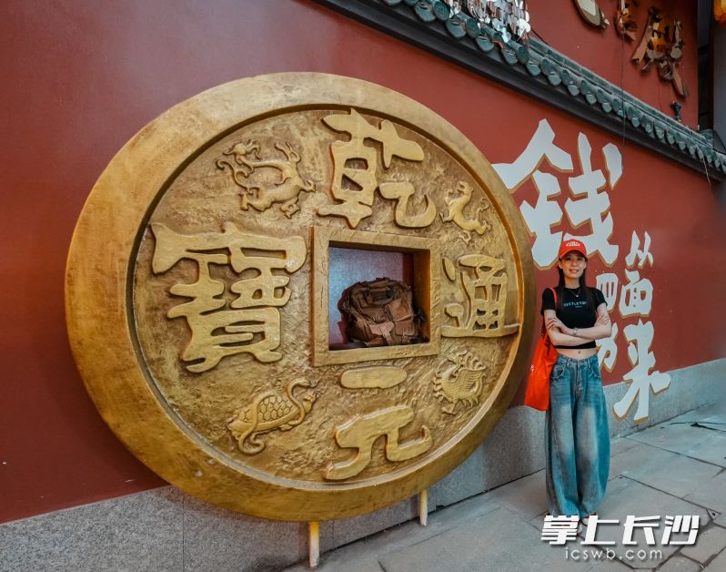 改造后的火宫殿特别增设了十余处别具匠心的打卡点。