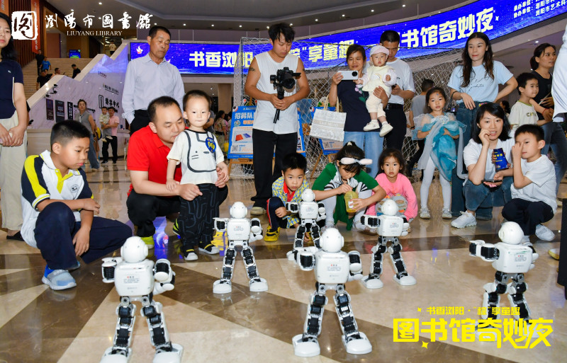 在上万平方米的奇妙夜空间里，15个主题活动内容丰富、趣味横生。