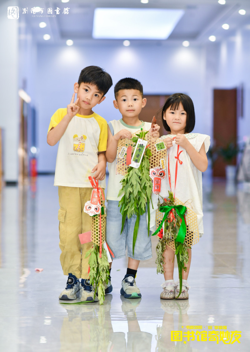 “图书馆奇妙夜”活动，受到孩子们的欢迎。