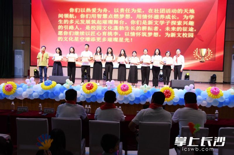 潜移默化滋养学生文化根脉。