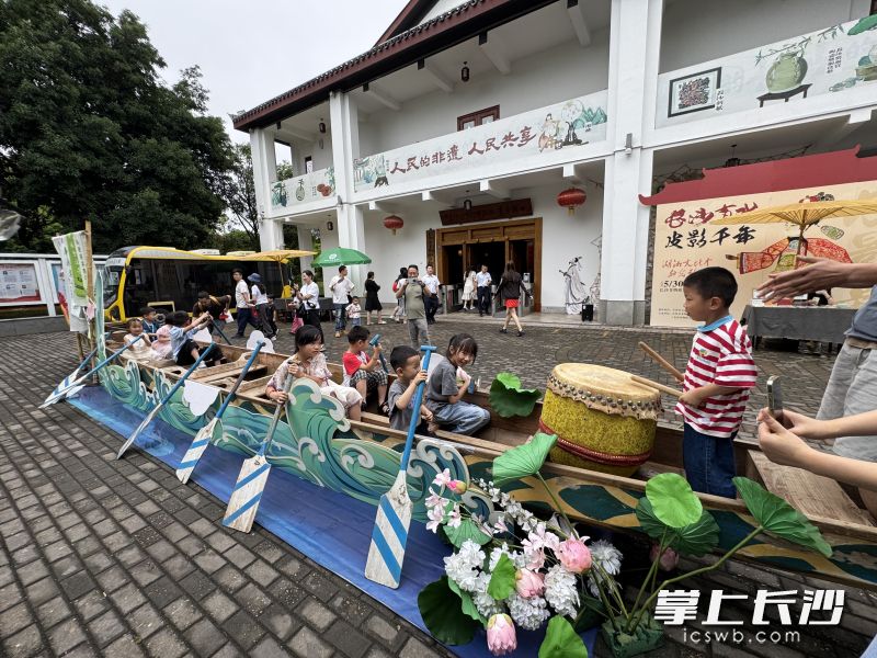 5月31日，“香草传风骨——楚风非遗·端午新生”活动在长沙非遗馆前坪举行。均为长沙非遗馆供图