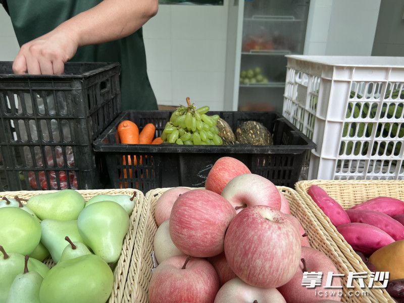 粽子馅料丰富多样。均为长沙晚报全媒体记者 贺文兵  通讯员 谭思敏 摄影报道