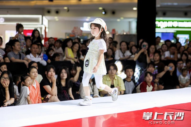 长沙国际少儿时装周暨砂之船第五届童模大赛决赛现场。通讯员　黄智军供图