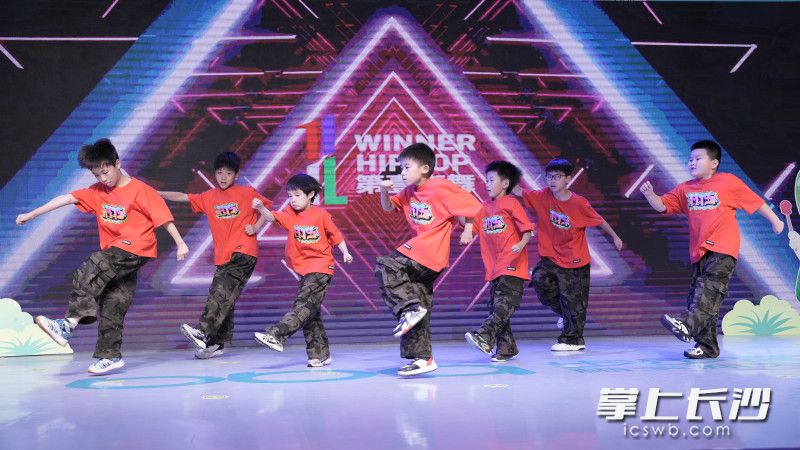 步步高梅溪新天地的少儿街舞展演。通讯员  傅斯威供图