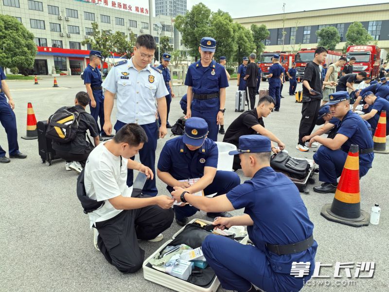 集训前进行点验。