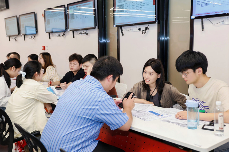 线下线上首批发布高质量实习岗位3123个，还可获得每月1000元实习补贴。