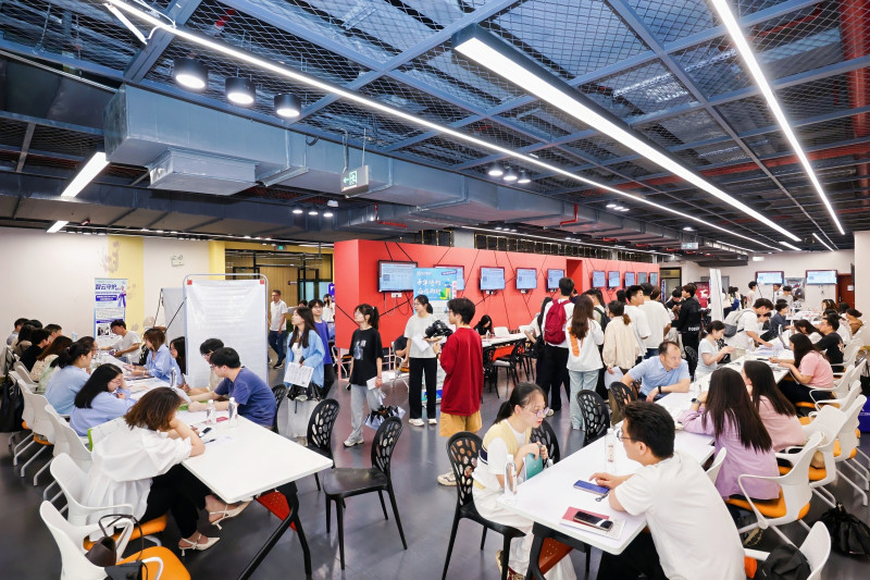 6月3日，“湘江英才·育苗行动”湖南湘江新区2025年大学生创业就业夏令营双选活动在新区举行。均为 湘江早报全媒体记者 柯鸣 摄