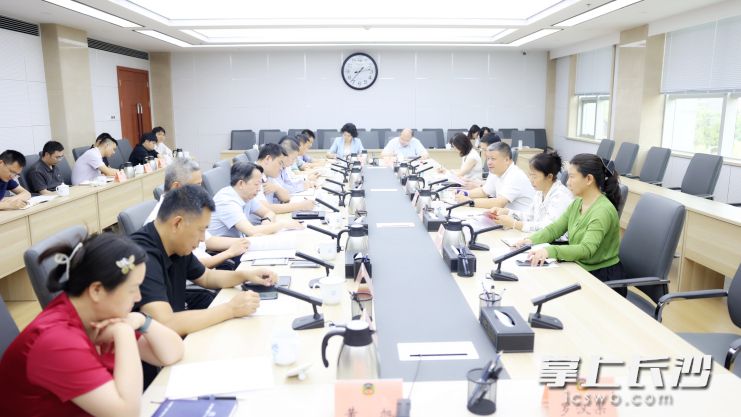 “十五五”规划背景下人工智能产业发展纲要座谈会。长沙晚报全媒体记者 盛磊 摄 “十五五”规划背景下人工智能产业发展纲要座谈会。长沙晚报全媒体记者 盛磊 摄