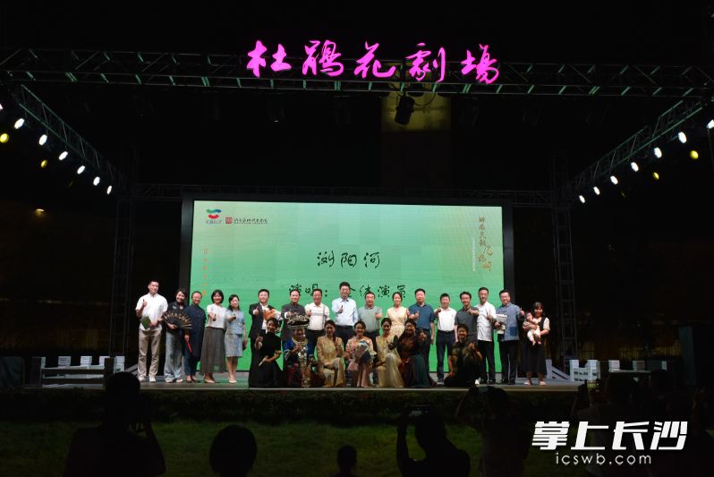 音乐会合影。