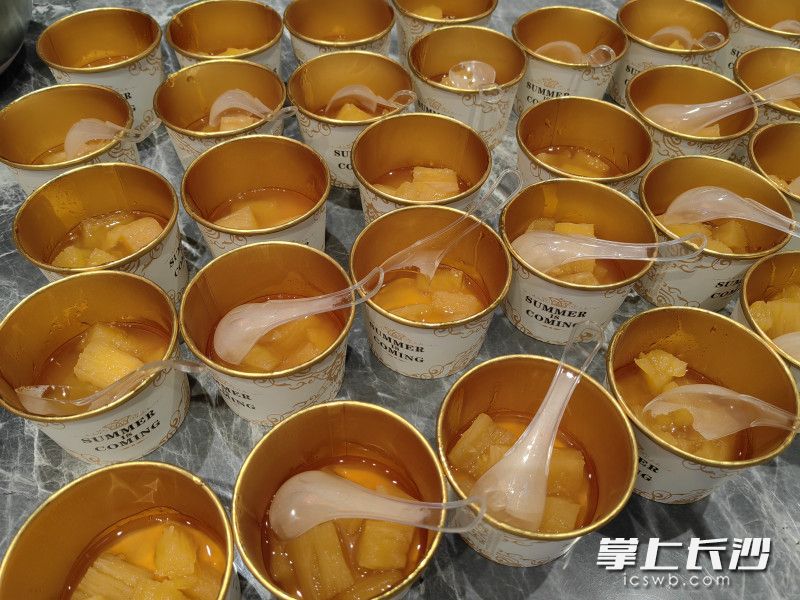 发布会现场揭晓“木薯蛋糕、木薯雪糕、木薯饮品”三大产品系列，每个系列发布三款产品。