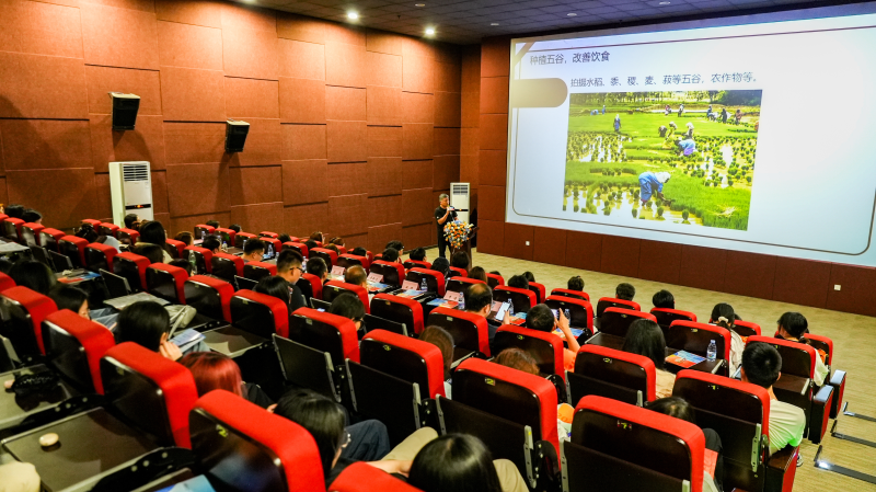 该活动的首场高校宣讲6月4日走进湖南艺术职业学院数字产业学院与设计与艺术学院。 该活动的首场高校宣讲6月4日走进湖南艺术职业学院数字产业学院与设计与艺术学院。