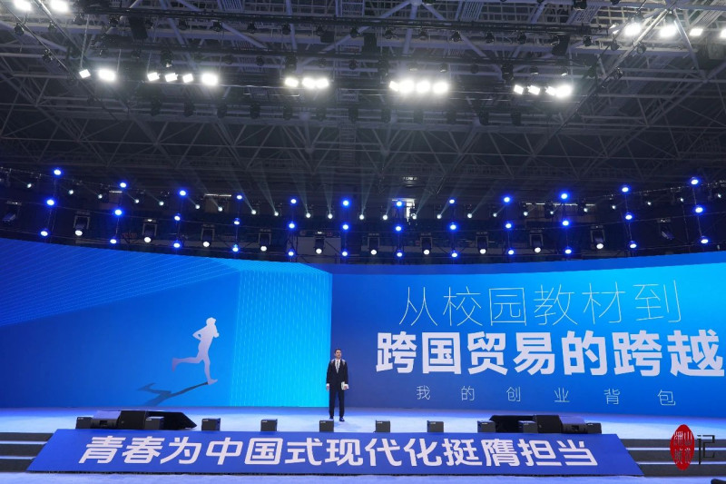 5月25日，在长沙开幕的“创青春”中国青年创新创业周活动现场，康天讲述自己的创业故事。郭雨滴 摄