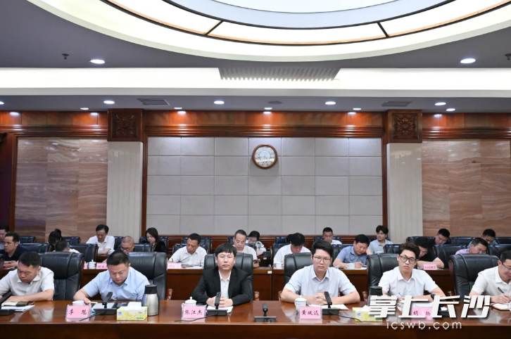 座谈会上，四名大学生创业者做了分享。张迪 摄