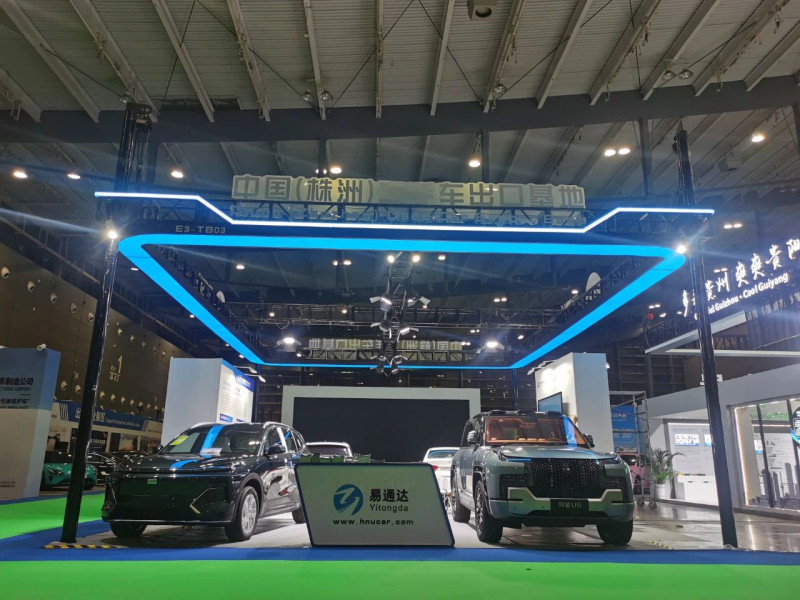 6月11日晚，二手车出口专区已经摆满了样车，都是出口非洲的爆款。受访者供图