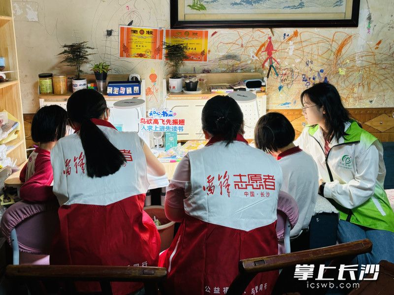 为姐妹俩量身定制了英语补习计划。