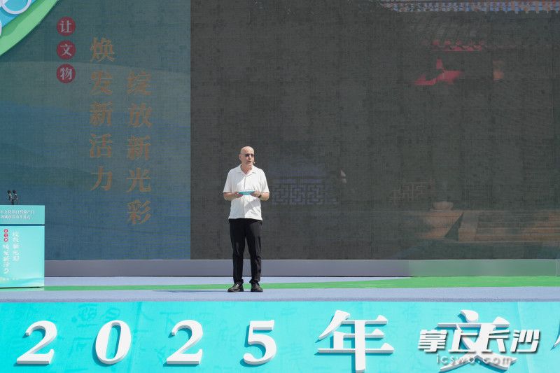 在今天的开幕式现场，湖南大学岳麓书院外籍教授、博士生导师戴彼得也献上了一段深情讲述，感染全场。