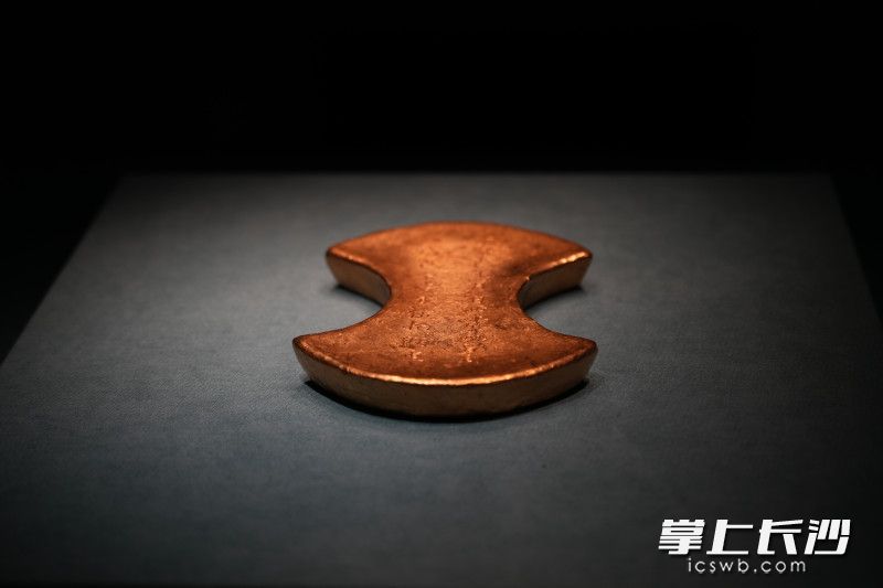 金锭。