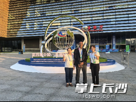 科摩罗商人Chahalane抵达长沙国际会展中心。