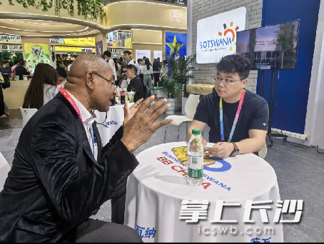 Chahalane与中国客商对接交流。