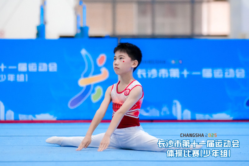 男子自由操。