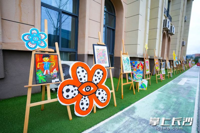 孩子们的各种创意绘画作品。