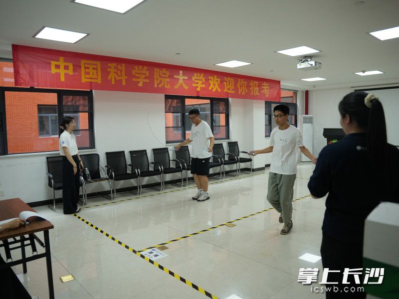 除了面试之后，考生还要参加体育测试。