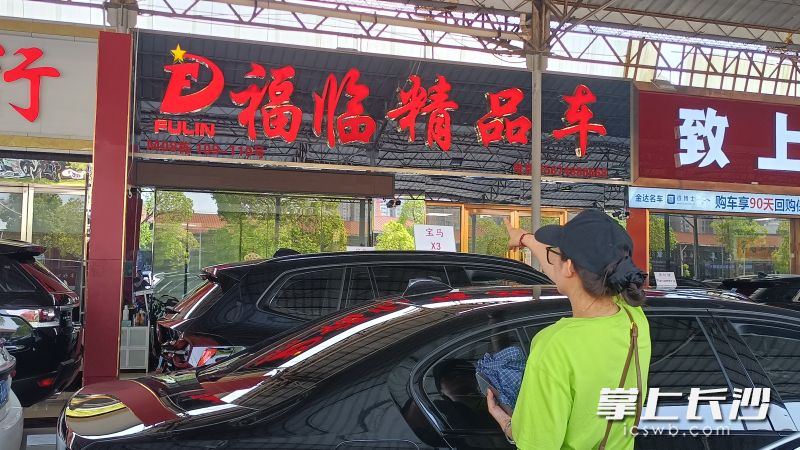 刘女士表示,没想到一台二手车给她买出了大麻烦。长沙晚报全媒体记者 曹开阳 摄 刘女士表示,没想到一台二手车给她买出了大麻烦。长沙晚报全媒体记者 曹开阳 摄