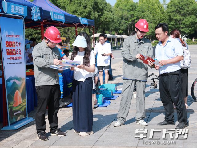 “讲解+演示+实操”的科普模式让安全知识能够“送上门、学到手、用得上”。