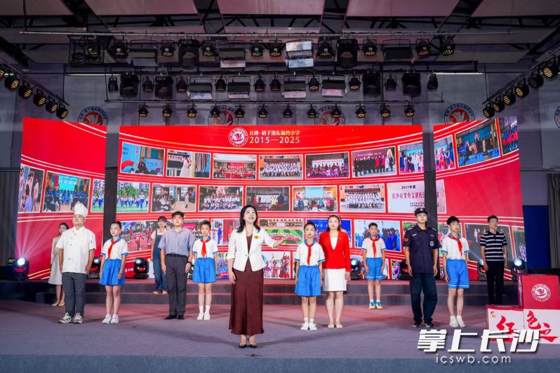 长沙市未成年人“扣好人生第一粒扣子”主题活动在雨花区砂子塘东澜湾小学举行。 均为学校供图