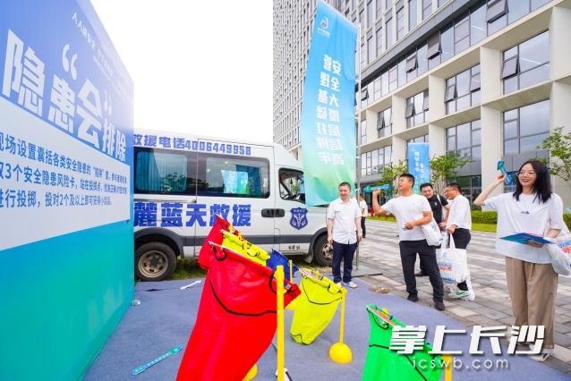互动体验区通过高科技手段让体验者真切地感受事故现场，提高安全防范意识。