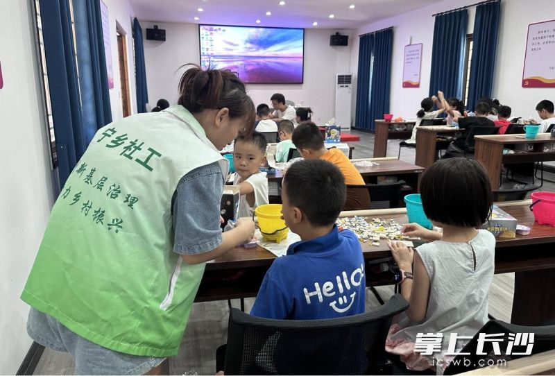 花明楼民政社工站举办“夏日成长营”。