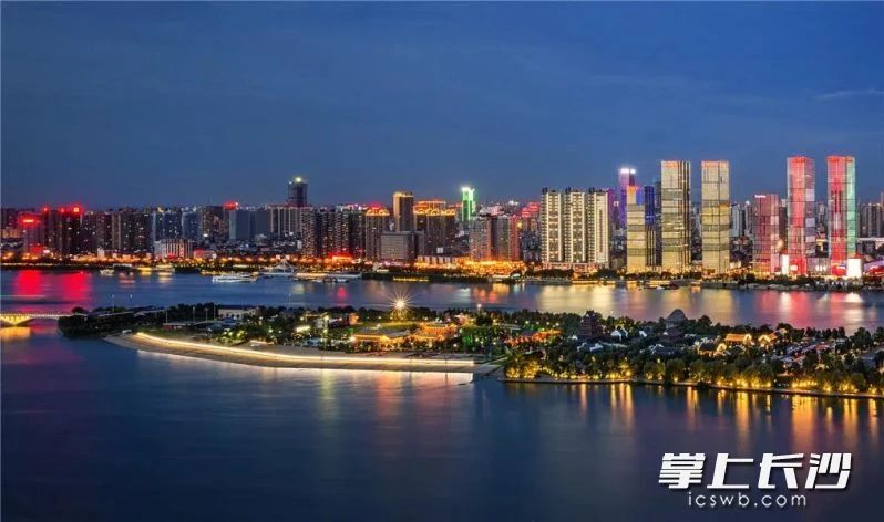 长沙美丽的夜景下是“夜经济”的繁荣。资料图