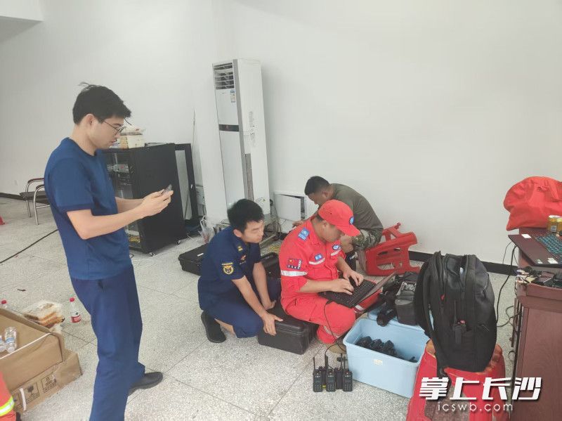 月亮山基站信号已经覆盖龙山县城，可实现“三断”情况下的保底语音通信。 均为长沙晚报通讯员李治供图