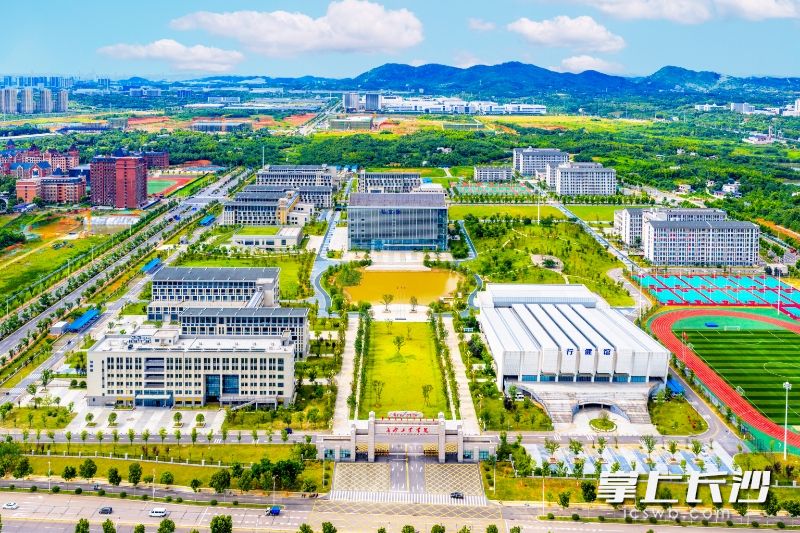 长沙工业学院俯瞰图。均为长沙晚报通讯员汤佛供图