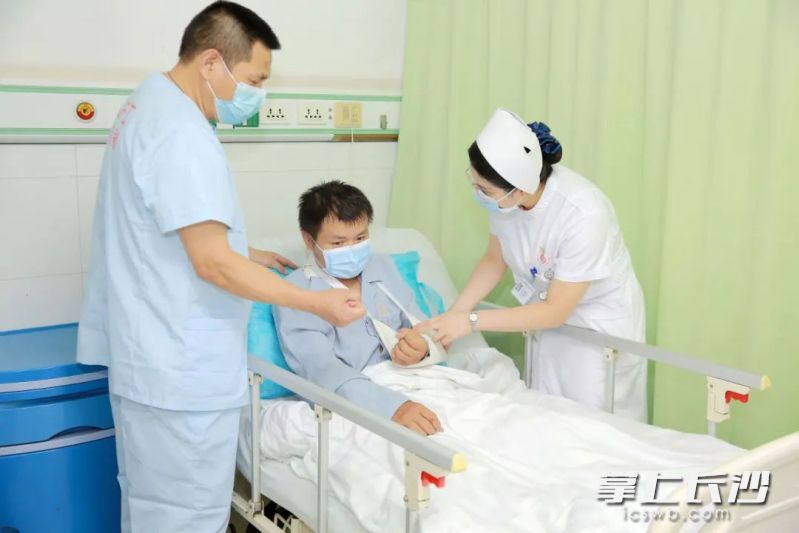 长沙市中医医院（长沙市第八医院）在星沙院区骨伤科一病区正式启动“免陪照护”试点项目。 长沙晚报通讯员 易艳辉 供图