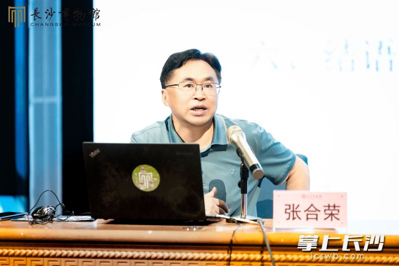 贵州省文物考古研究所副所长张合荣老师在长沙博物馆讲述夜郎文化。
