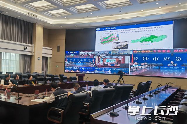 市应安委办召开视频会议，对本轮强降雨后期两天的应对进行再调度。 长沙晚报全媒体记者 舒元臻 摄