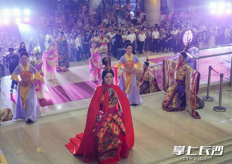 7月22日晚，“她从长安来——汉长沙国渔阳王后和她的时代”特展在长沙博物馆开幕。