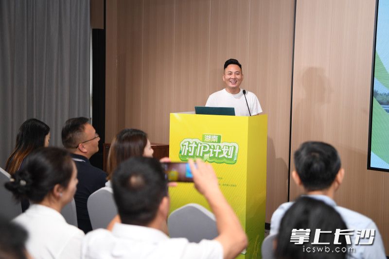 “宁乡建伢子”用一根自拍杆撬动乡村振兴。