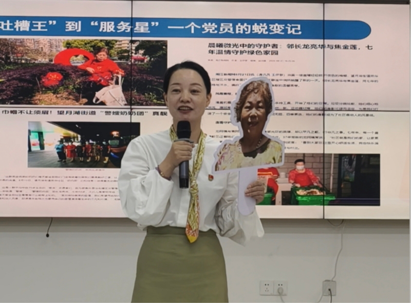 荣华社区党务工作者以脱口秀形式分享身边老党员的初心故事。通讯员供图